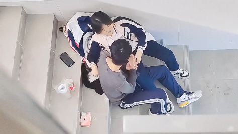 (sex vn) Móc lồn em ny nơi cầu thang